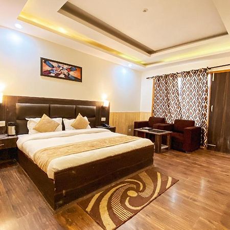 Hotel Manali Queen Eksteriør billede