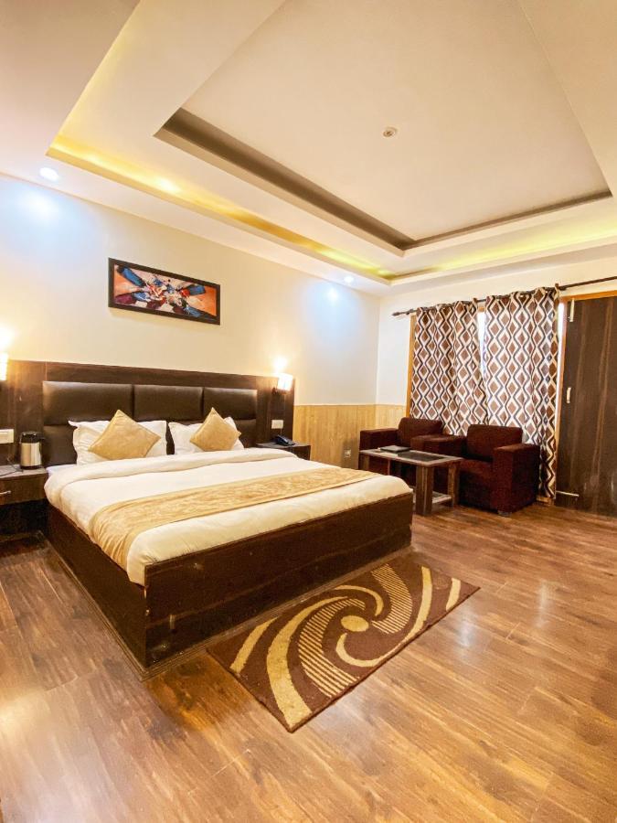 Hotel Manali Queen Eksteriør billede