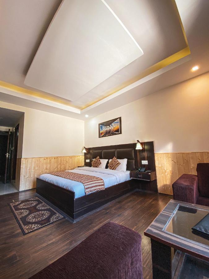 Hotel Manali Queen Eksteriør billede
