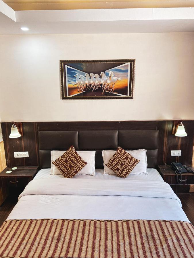 Hotel Manali Queen Eksteriør billede