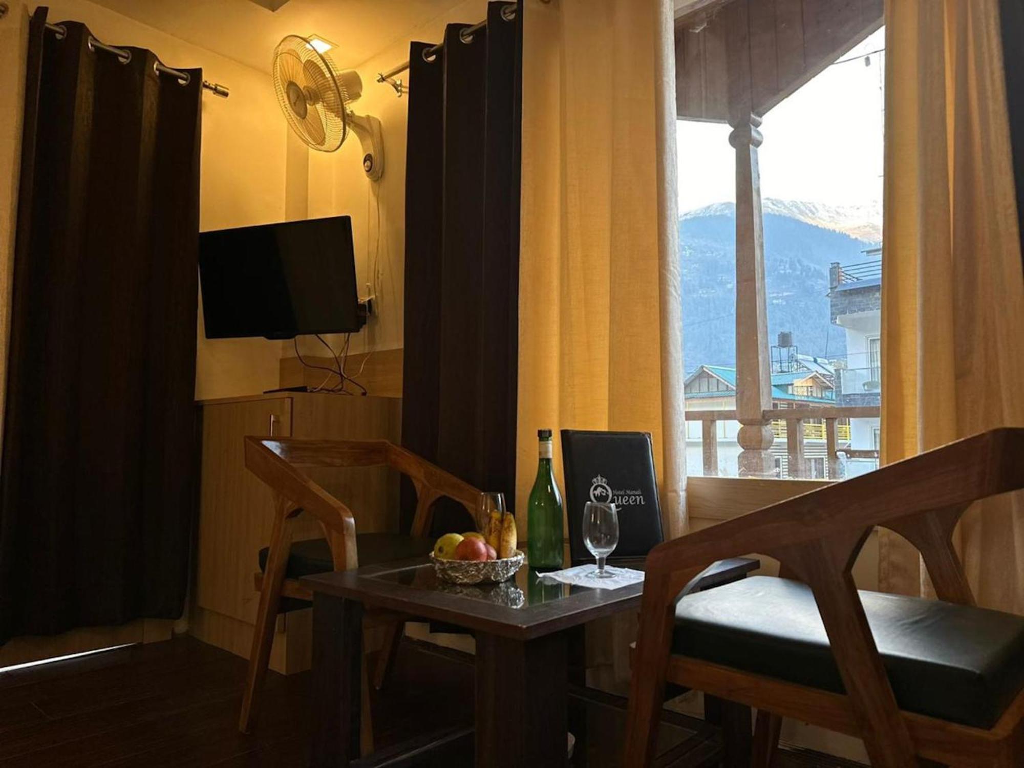 Hotel Manali Queen Eksteriør billede