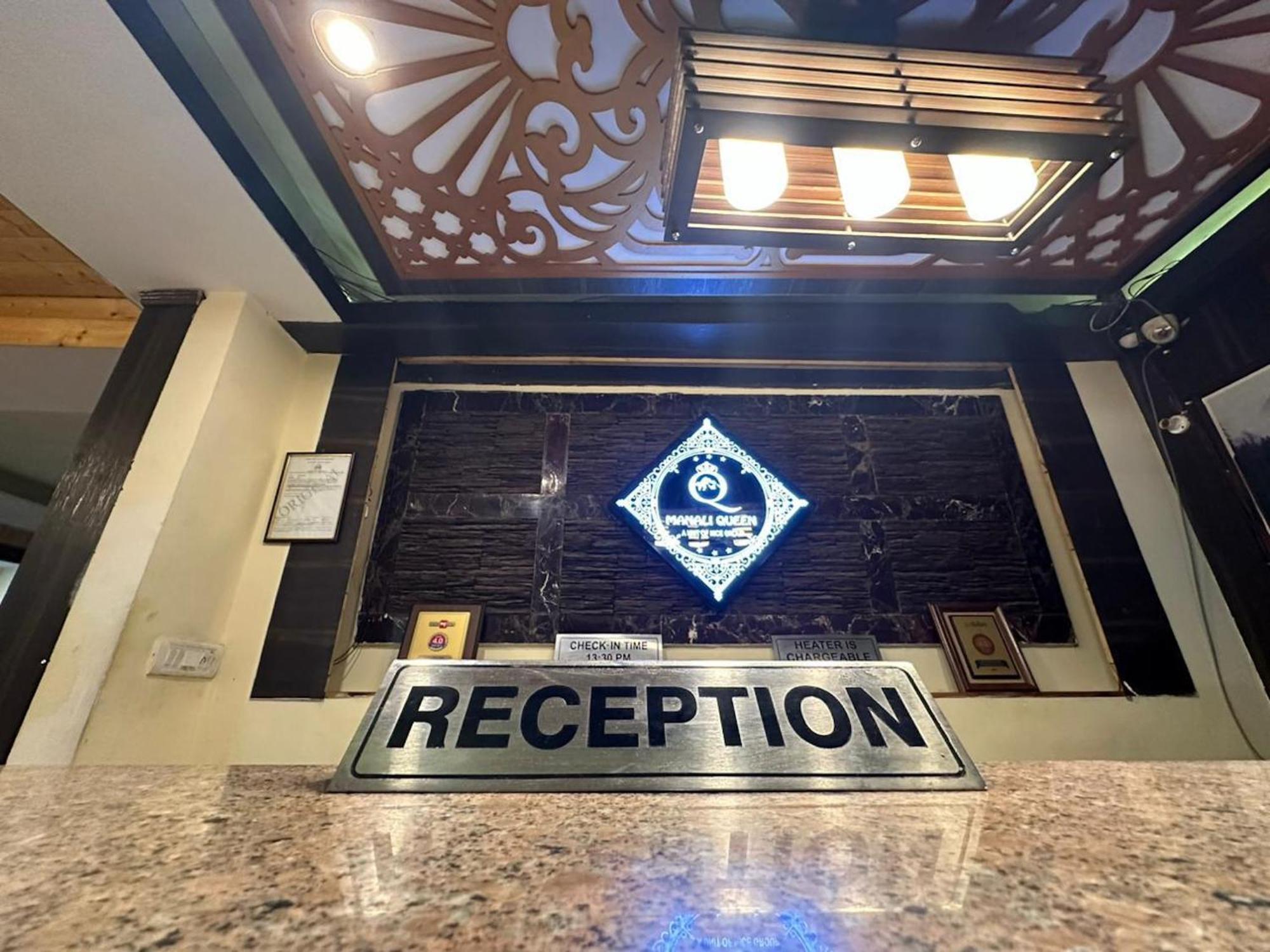 Hotel Manali Queen Eksteriør billede