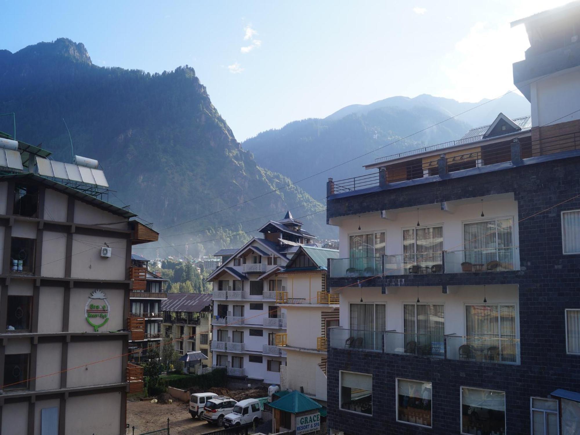 Hotel Manali Queen Eksteriør billede