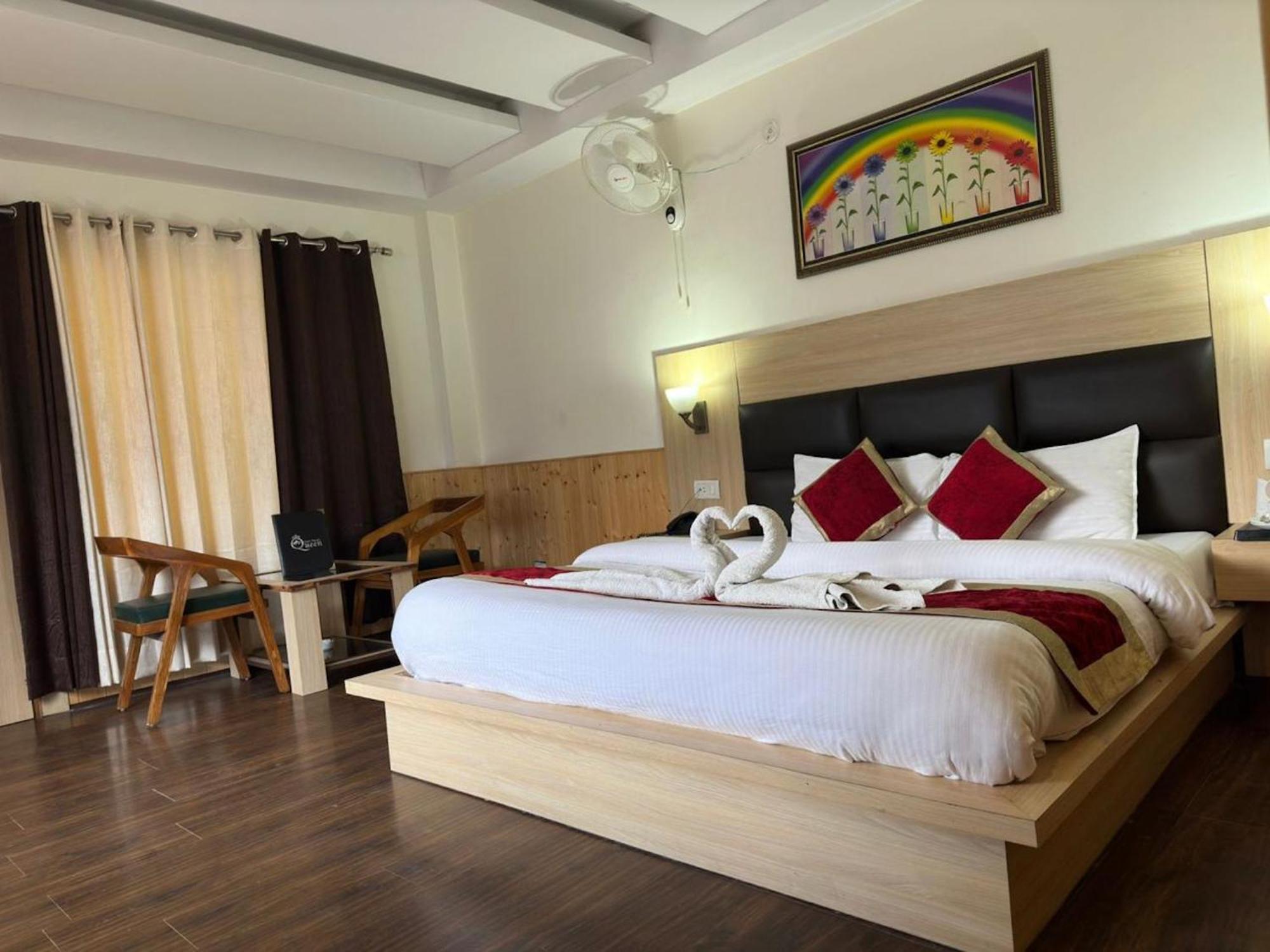 Hotel Manali Queen Eksteriør billede