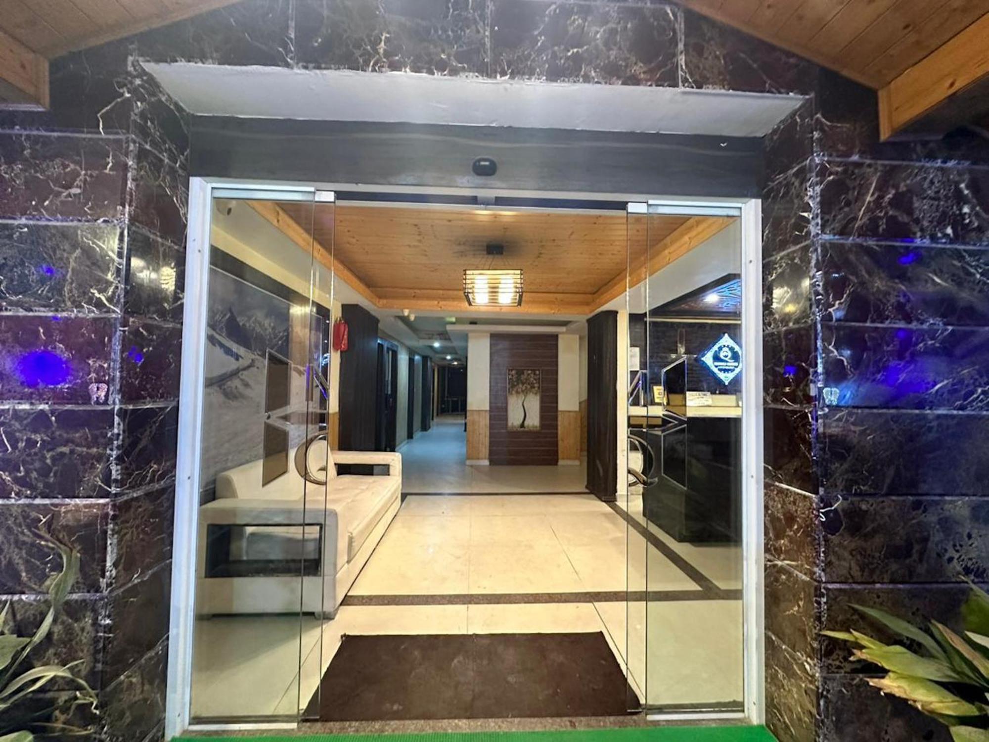Hotel Manali Queen Eksteriør billede